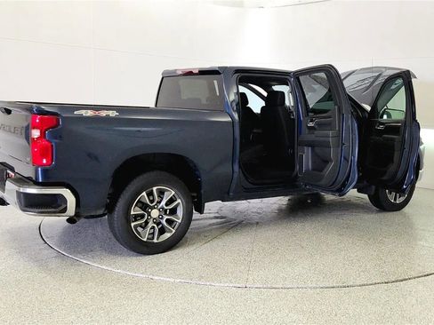 Used 2023 Chevrolet Silverado 1500 LT AWD/4WD image 12