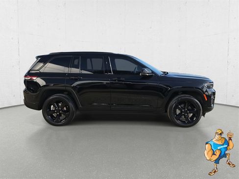 Used 2024 Jeep Grand Cherokee Limited w/ Black Appearance Package image 4