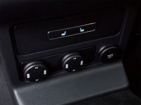 Used 2020 Jaguar F-PACE Premium image 28