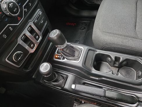 Used 2019 Jeep Wrangler Sport AWD/4WD image 25