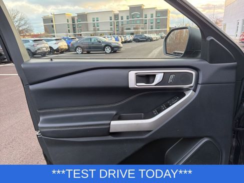 Used 2022 Ford Explorer XLT w/ Equipment Group 202A image 10