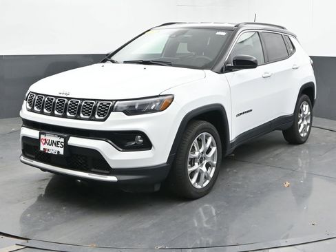 Used 2025 Jeep Compass Limited AWD/4WD image 6