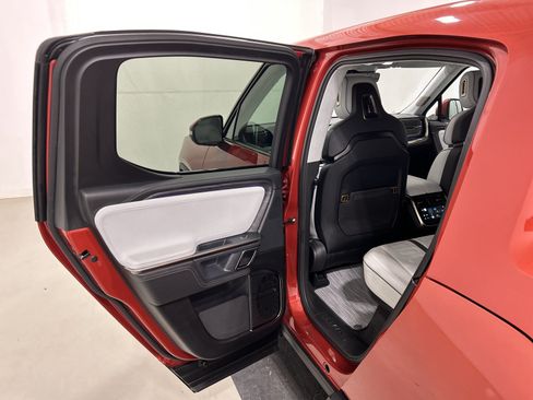 Used 2024 Rivian R1T Adventure AWD/4WD image 17