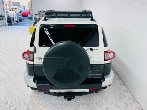 Used 2012 Toyota FJ Cruiser 2WD w/ Upgrade Pkg image 16