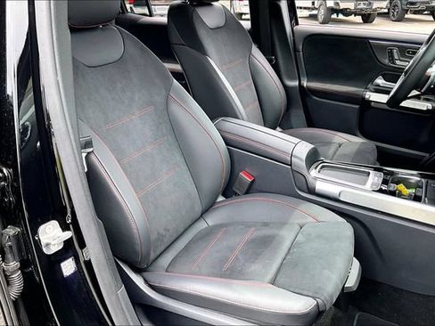 Used 2024 Mercedes-Benz GLB 250 image 25