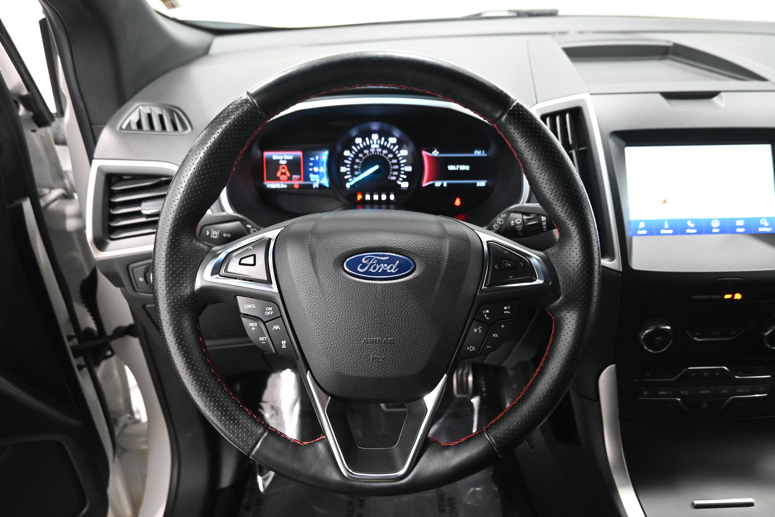 Used 2020 Ford Edge ST-Line w/ Cold Weather Package AWD/4WD image 9