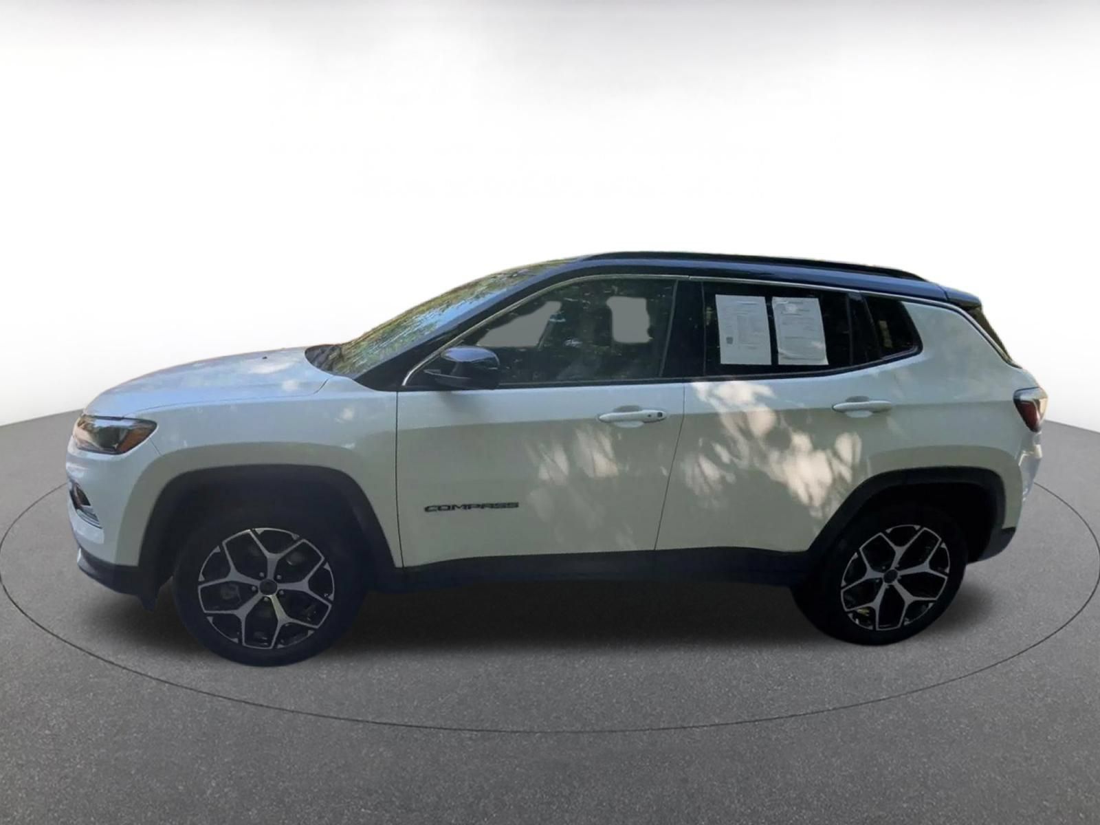 Used 2025 Jeep Compass Limited AWD/4WD image 6