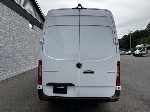 Used 2025 Mercedes-Benz Sprinter 2500 image 6