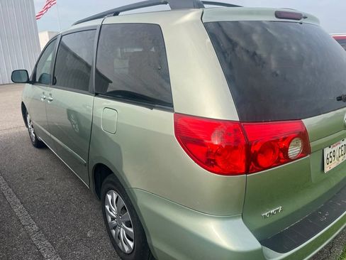Used 2010 Toyota Sienna LE FWD image 4
