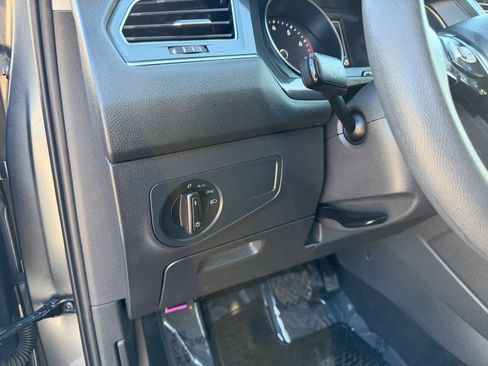Used 2018 Volkswagen Tiguan S w/ 3rd Row Seat Package AWD/4WD image 19