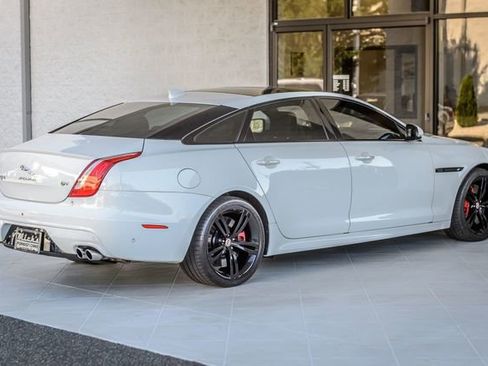 Used 2016 Jaguar XJ image 9