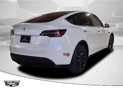 Used 2023 Tesla Model Y Performance image 2