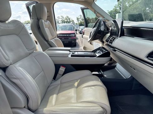 Used 2021 Lincoln Navigator Reserve w/ Luxury Package AWD/4WD image 23