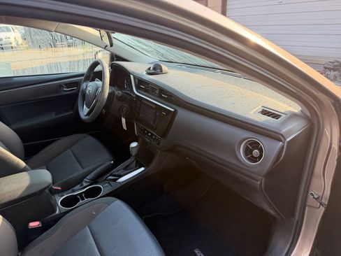Used 2017 Toyota Corolla LE w/ Carpet Mat Package (TMS) FWD image 16