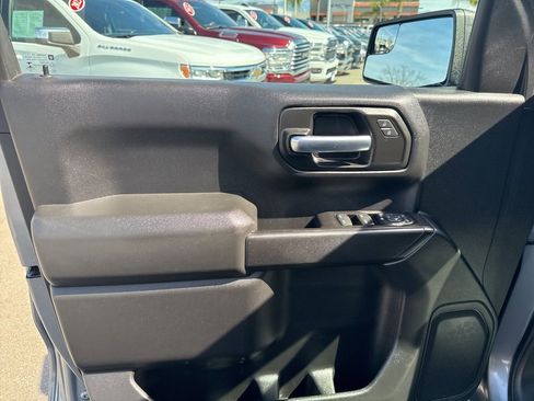 Used 2020 Chevrolet Silverado 1500 Custom w/ Custom Value Package image 14