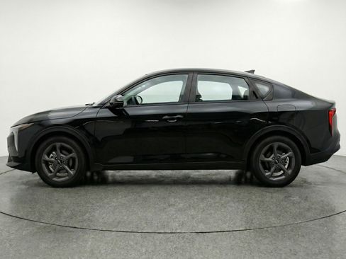 Used 2025 Kia K4 LXS image 5