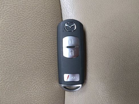 Used 2013 MAZDA MAZDA3 i Grand Touring image 32