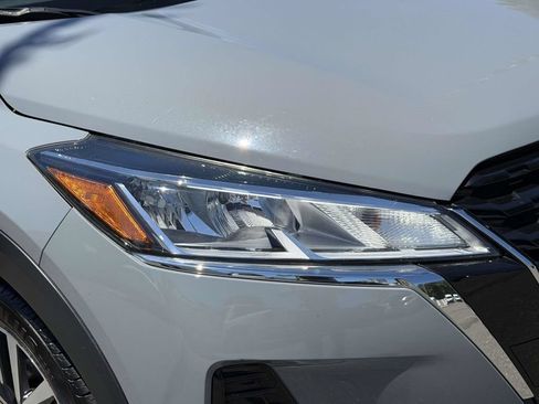Used 2022 Nissan Kicks SV FWD image 13