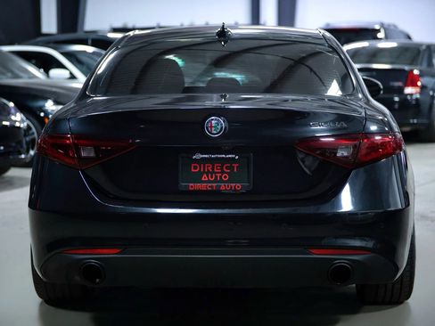 Used 2020 Alfa Romeo Giulia w/ Nero Edizione image 11