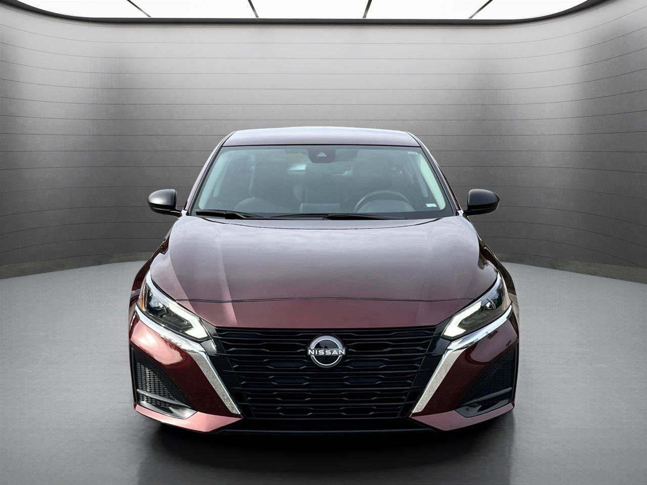 Used 2025 Nissan Altima 2.5 SV FWD image 2