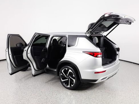 Used 2022 Mitsubishi Outlander SE image 14