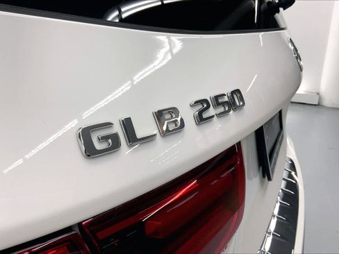 Used 2026 Mercedes-Benz GLB 250 image 14