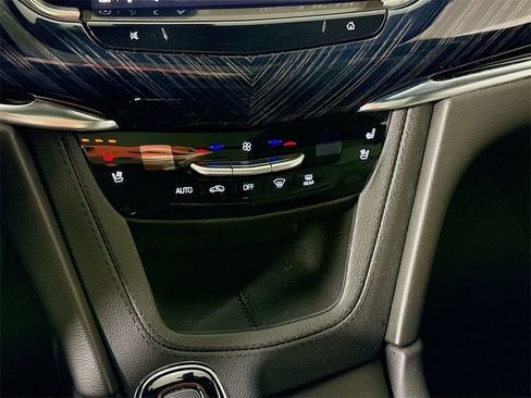 Used 2024 Cadillac XT6 Premium Luxury image 10