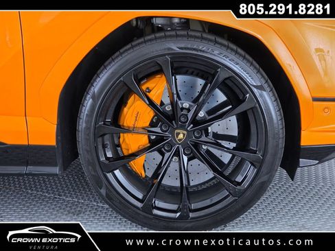 Used 2024 Lamborghini Urus S AWD/4WD image 9
