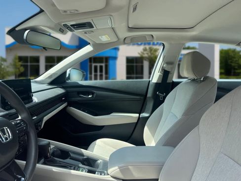 Used 2023 Honda Accord EX image 12