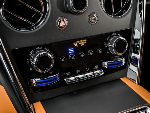 Used 2022 Rolls-Royce Cullinan image 37