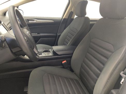 Used 2017 Ford Fusion SE w/ Fusion SE Technology Package image 17