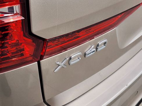 Used 2025 Volvo XC60 B5 Plus AWD/4WD image 9
