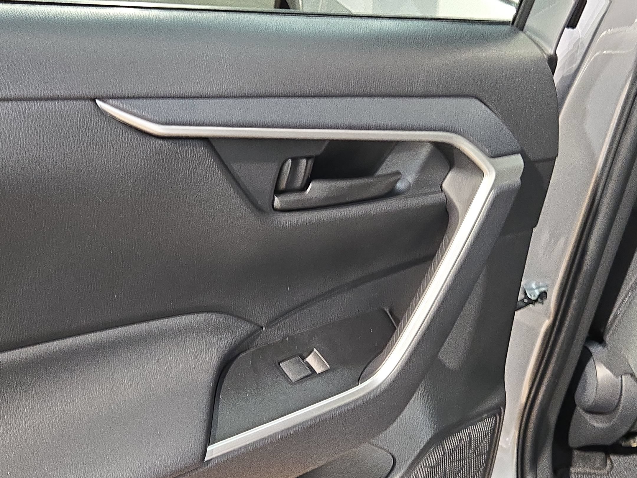 Certified 2025 Toyota RAV4 LE FWD image 33