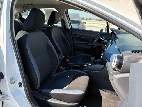 Used 2025 Nissan Versa SV image 34