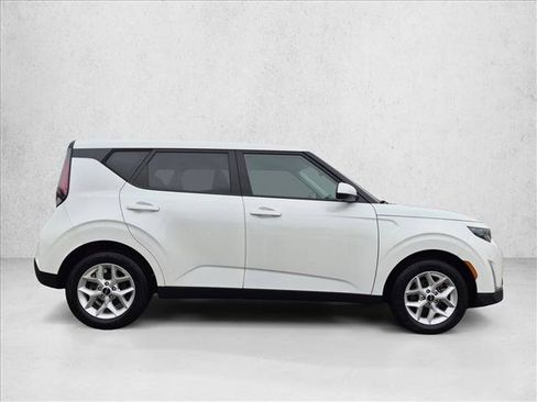 Used 2024 Kia Soul LX w/ Option Group 015 FWD image 4