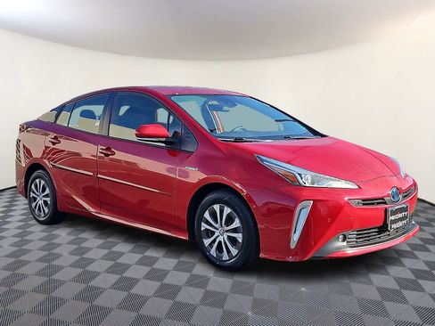 Used 2022 Toyota Prius LE image 3
