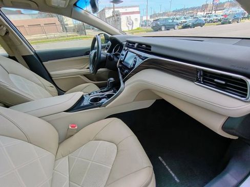 Used 2018 Toyota Camry XLE image 44
