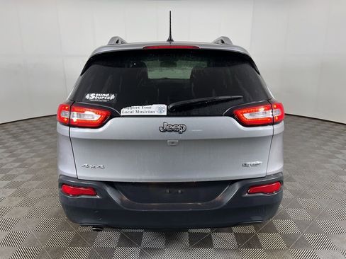 Used 2015 Jeep Cherokee Latitude w/ Cold Weather Group image 7