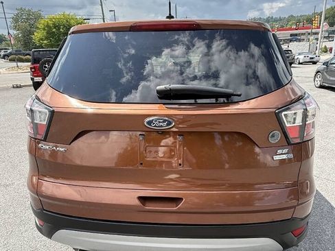 Used 2017 Ford Escape SE AWD/4WD image 3
