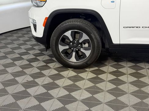 Certified 2023 Jeep Grand Cherokee 4WD 4xe w/ Luxury Tech Group II image 11