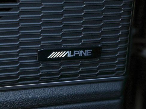 Used 2023 Jeep Grand Cherokee Limited w/ Black Appearance Package image 29