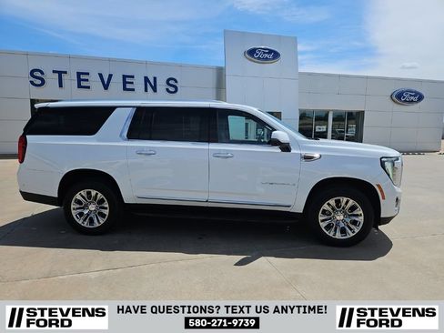 Used 2025 GMC Yukon XL Denali AWD/4WD image 3
