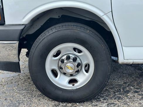 Used 2024 Chevrolet Express 3500 LT w/ LT Preferred Equipment Group RWD image 28