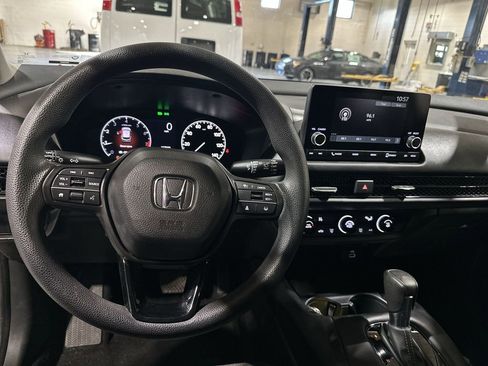 Used 2023 Honda HR-V LX image 11
