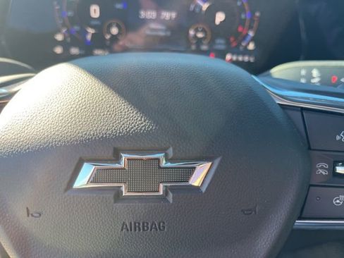 Used 2025 Chevrolet Suburban Z71 w/ Comfort Package image 38