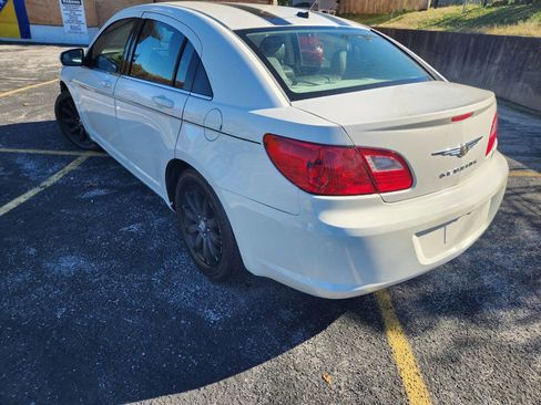 Used 2010 Chrysler Sebring Limited image 7
