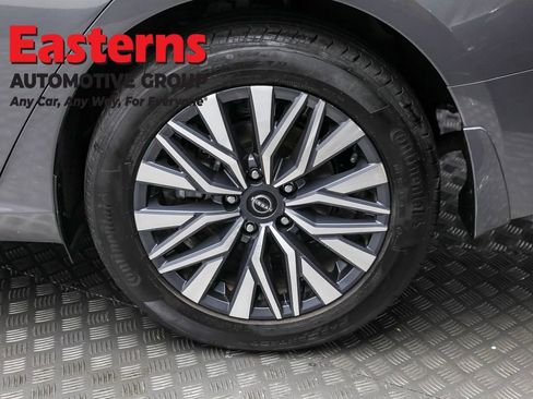 Used 2024 Nissan Altima 2.5 SV AWD/4WD image 8