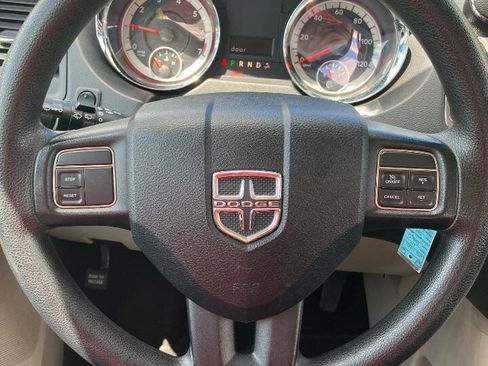 Used 2014 Dodge Grand Caravan SXT FWD image 9