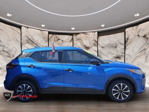 Used 2022 Nissan Kicks S FWD image 5