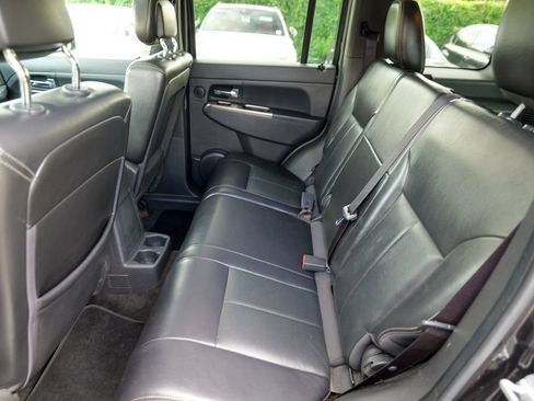 Used 2011 Jeep Liberty Limited w/ Chrome Accents Group AWD/4WD image 26